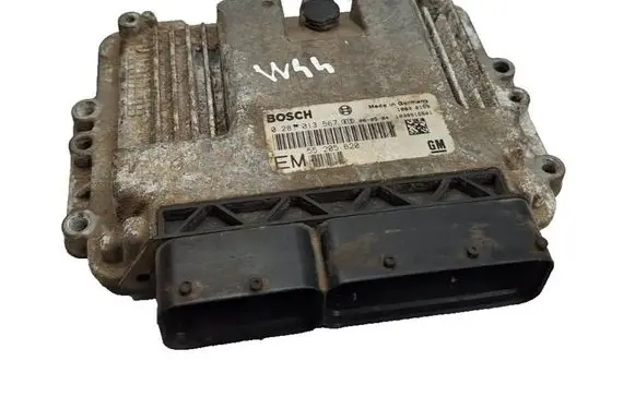 Opel Zafira B Engine control unit/module 55205620
