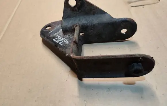 Chrysler Sebring (ST-22 - JR) Engine mounting bracket 