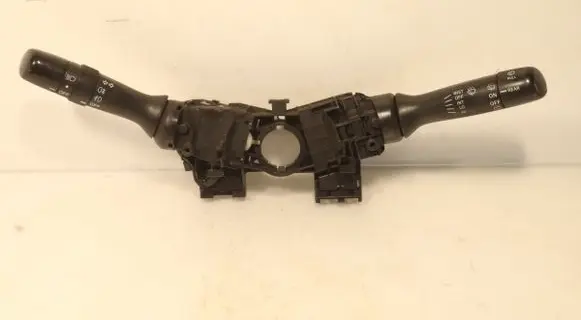 Toyota Yaris Light switch 17F001