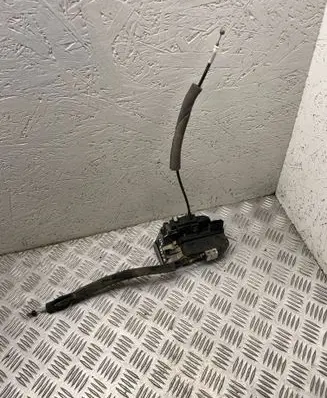 Nissan Juke I F15 Rear door lock