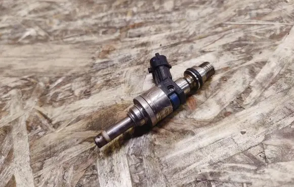 Porsche Panamera (970) Fuel injector 94811012822 103507514