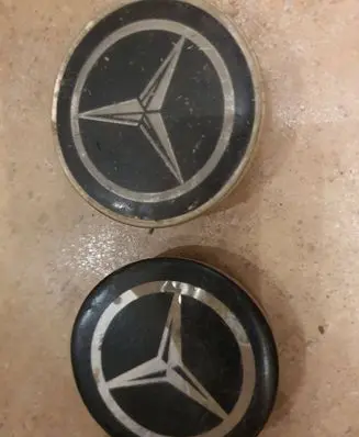 Mercedes-Benz E W124 Non-original wheel cap A105615 EC11