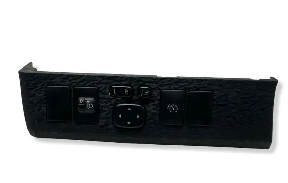 Toyota Avensis T270 Wing mirror switch