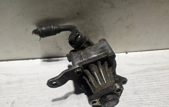BMW 5 E34 Power steering pump 2281416 1132987