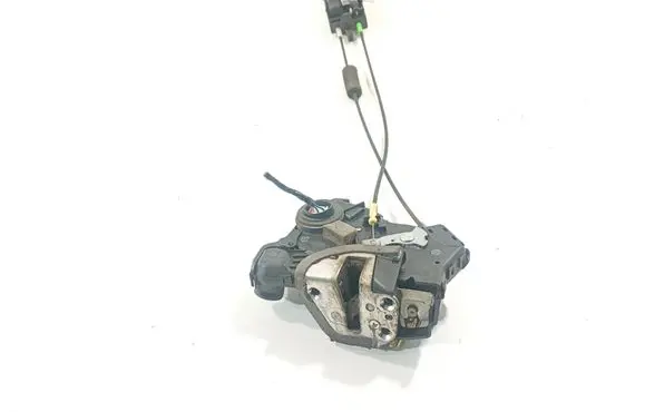 Suzuki Grand Vitara II Front door lock 5112111