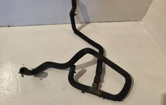 Engine coolant pipe/hose