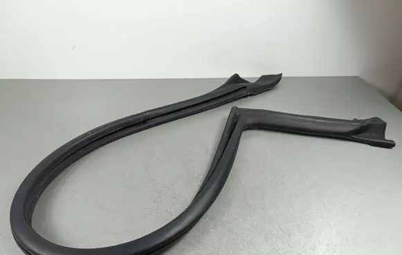 Toyota GR 86 Rubber seal front coupe door window MS2MY02