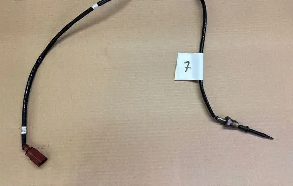 Skoda Superb B8 (3V) Exhaust gas temperature sensor 04L906088DA