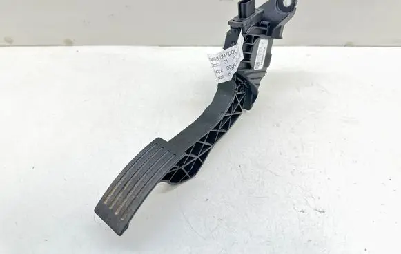 Ford Focus Accelerator throttle pedal LX6C2D094K JX619F836AD