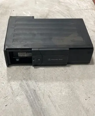 Mercedes-Benz S W220 CD/DVD changer A0028207989 MC3198