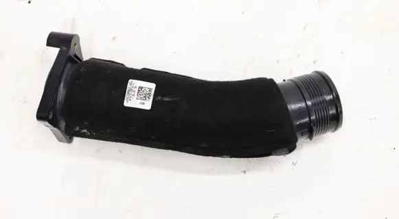 Volkswagen PASSAT B8 Intercooler hose/pipe 05L145762D