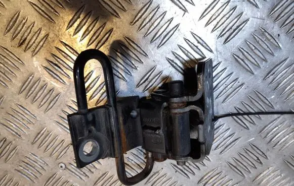 Audi A6 S6 C6 4F Front door upper hinge 8E0831411E