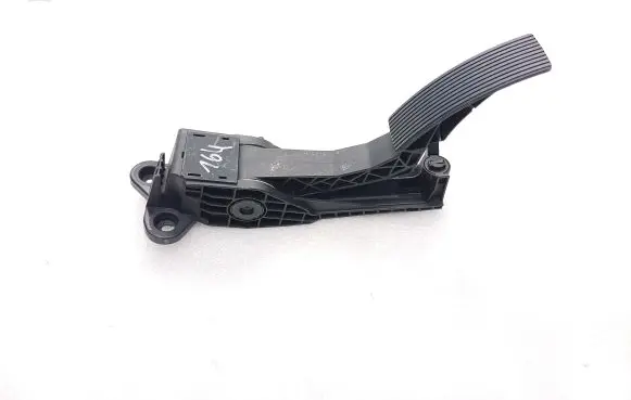 Mercedes-Benz ML W164 Accelerator throttle pedal A1643000104 081008 ZGS007
