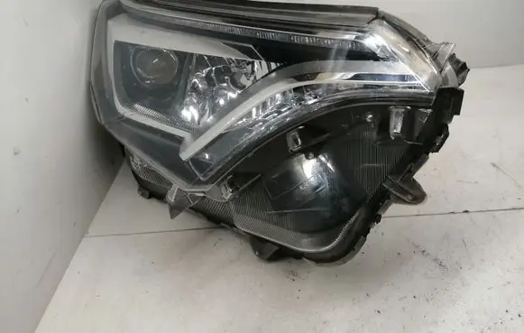 Toyota RAV 4 (XA40) Headlight/headlamp W3049