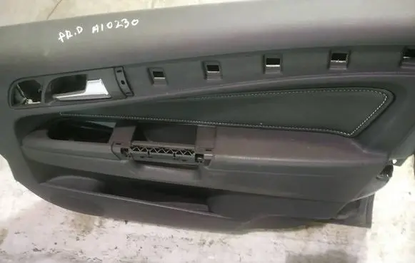 Opel Zafira B Front door card panel trim