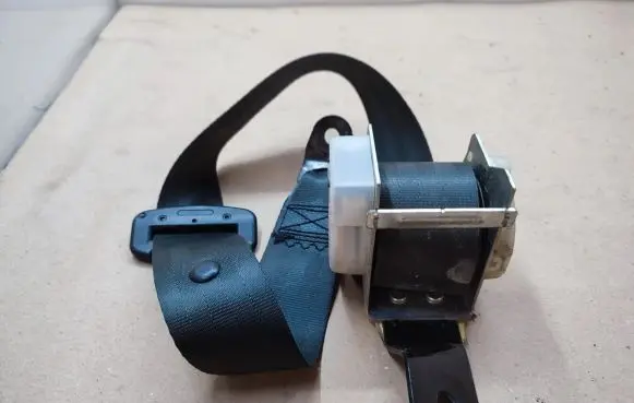 KIA Ceed Rear seatbelt 898101H000