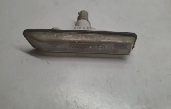 BMW 5 E39 Front fender indicator light 8360205