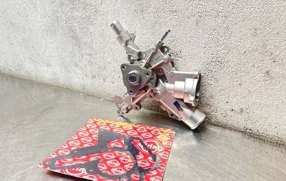 Opel Insignia A Water pump VKPC85310 1334145 1334166