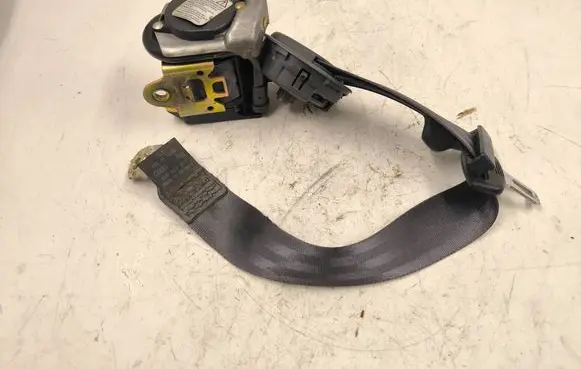 Audi A4 S4 B5 8D Rear seatbelt 560417600 8D5857805