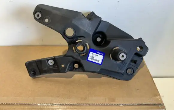 Volvo XC60 Fender mounting bracket 32288929