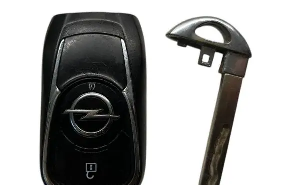Opel Astra K Ignition key/card 