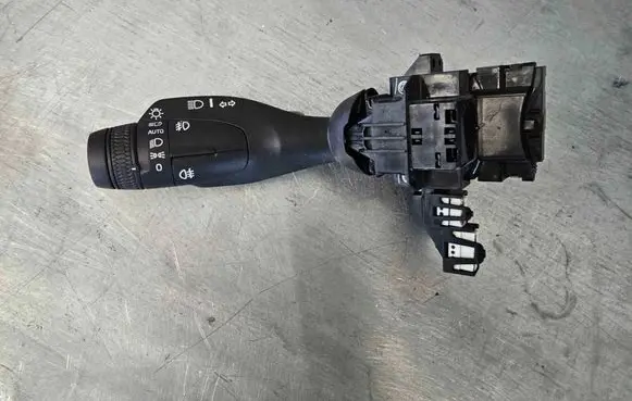 Volvo XC90 Steering wheel buttons/switches 31674102