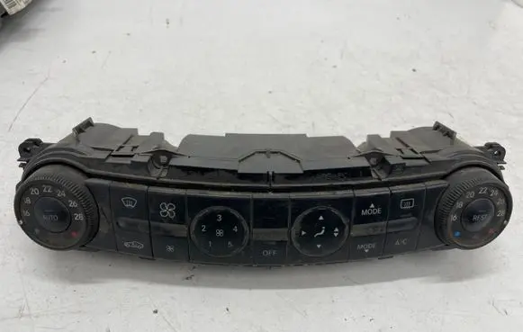 Mercedes-Benz E W211 Climate control unit 2118300390