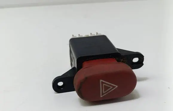 Renault Laguna I Hazard light switch 822955