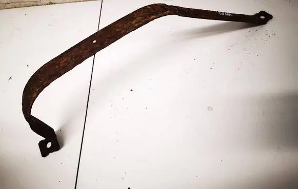 Skoda Praktik (5J8) Fuel tank mounting bracket 