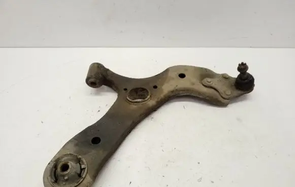 Toyota Avensis T270 Front lower control arm/wishbone