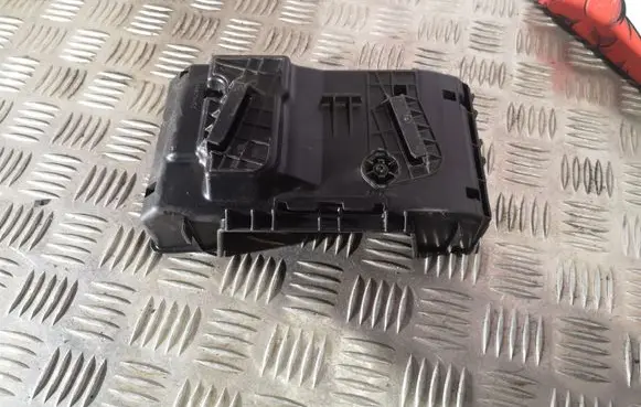 Mercedes-Benz C W205 Fuse box cover A2055400840