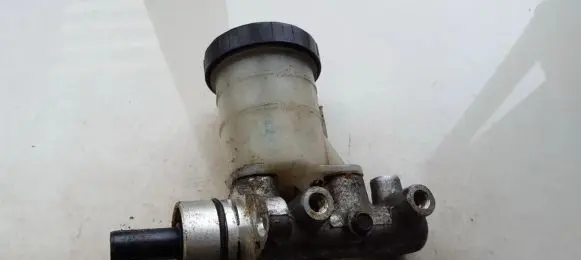 Master brake cylinder