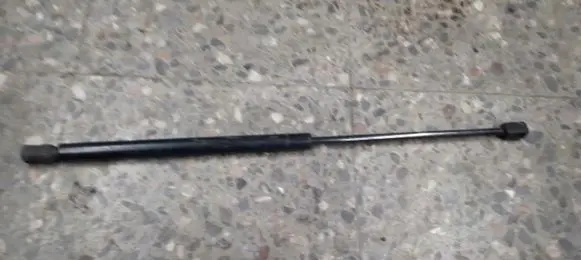 Volkswagen Golf III Tailgate strut 