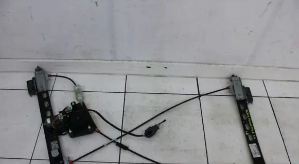 Ford Focus ST Front door window regulator with motor 38931013AH0