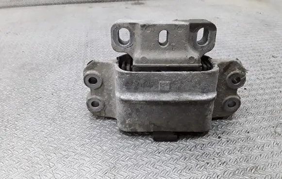 Volkswagen Touran I Engine mount bracket 1K0199555