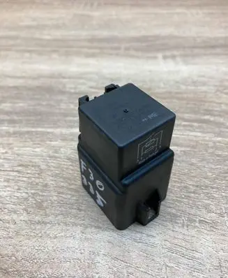 BMW 3 F30 F35 F31 Coolant fan relay 9207913