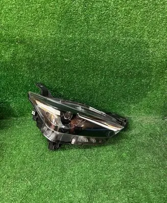 Mazda CX-3 Headlight/headlamp D10451030