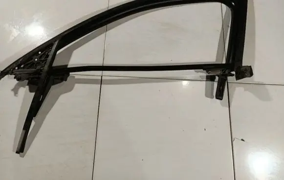 Audi A8 S8 D3 4E Front door window/glass frame 