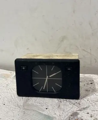 BMW 5 E34 Clock 1374282