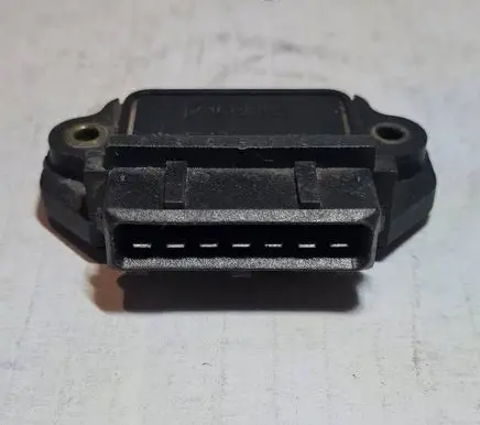 Volkswagen Golf III Ignition amplifier control unit 211905351 8424