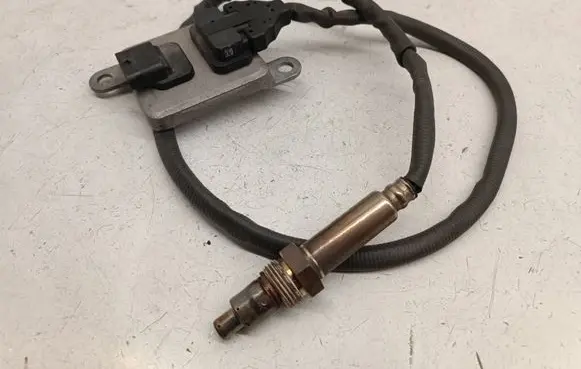 Mercedes-Benz Vito Viano W447 Lambda probe sensor A0009052909 1806030319 0009052909