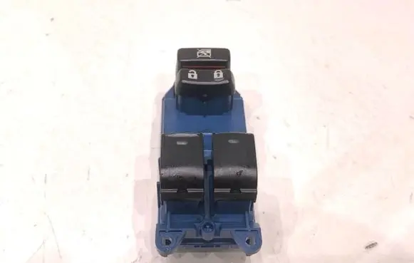 Toyota Avensis T270 Electric window control switch 84040-05010