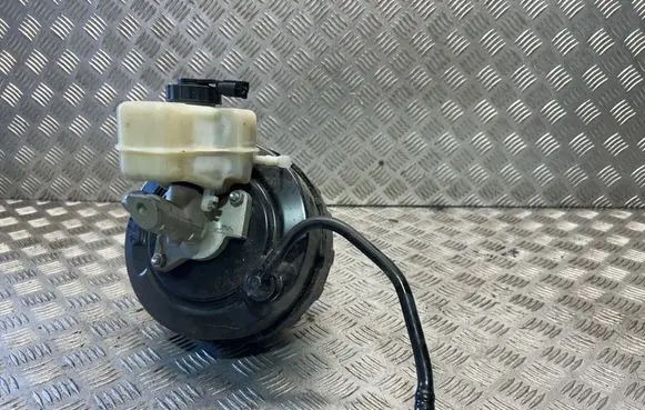 BMW 3 E90 E91 Brake booster 6764125
