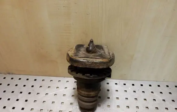 Volvo XC70 Coil spring/strut mount 