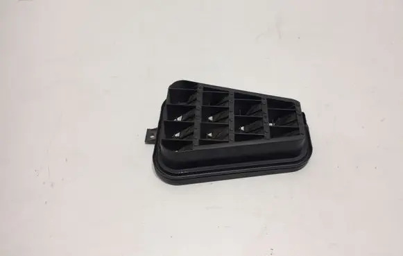 Audi A4 S4 B7 8E 8H Quarter panel pressure vent 8E0819181