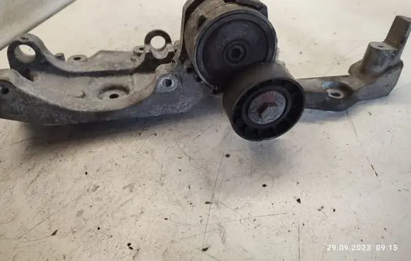 Peugeot 407 Generator/alternator bracket 51549F