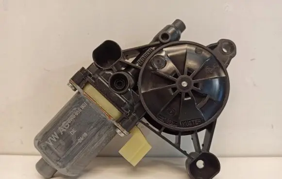 Audi A5 Front door window regulator motor 8W0959801