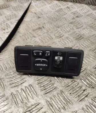Toyota Avensis T250 Wing mirror switch 777669