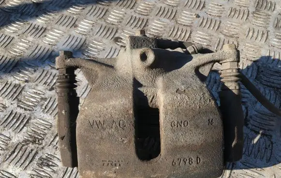 Volkswagen PASSAT B8 Front brake caliper