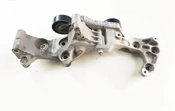 Opel Astra J Engine mounting bracket